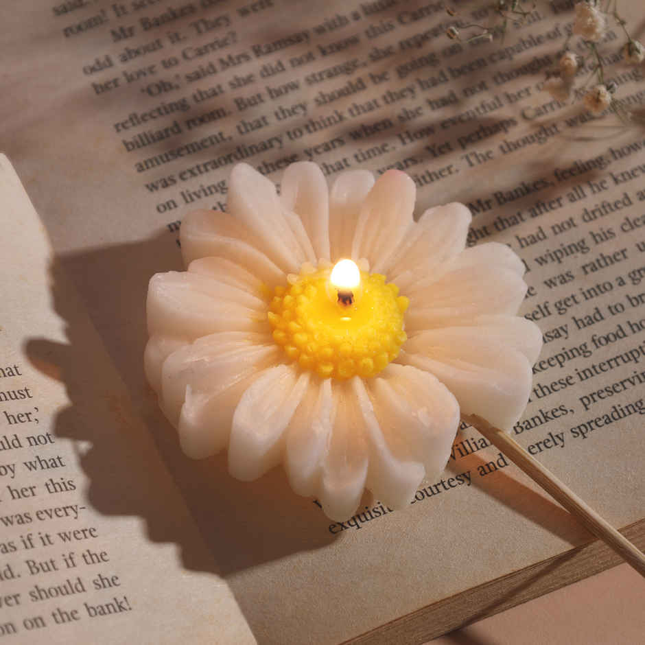 Floral Candle | Elegant Valentine's Day Gift | Oye Happy