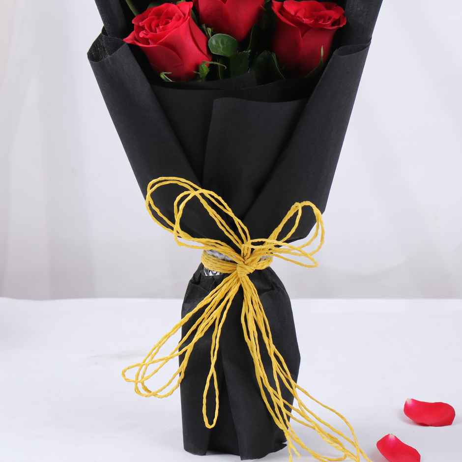 FlowerAura 5 Red Roses in Black Wrap (In a Box)