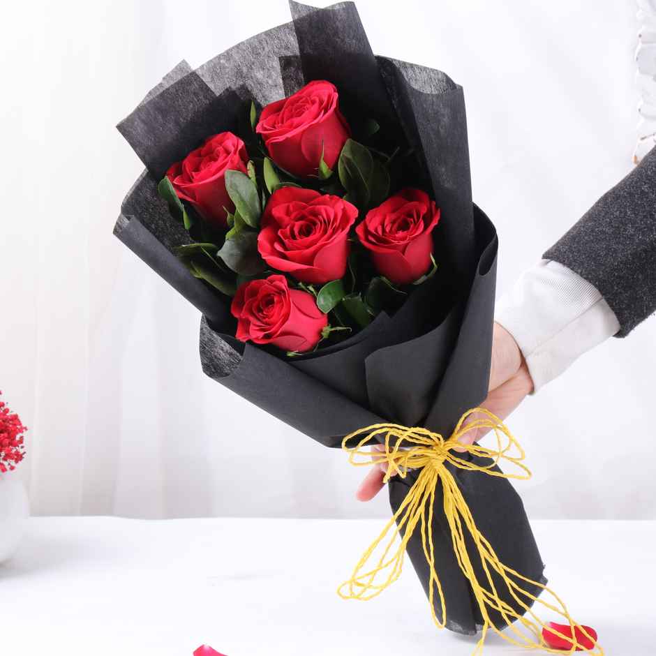 FlowerAura 5 Red Roses in Black Wrap (In a Box)