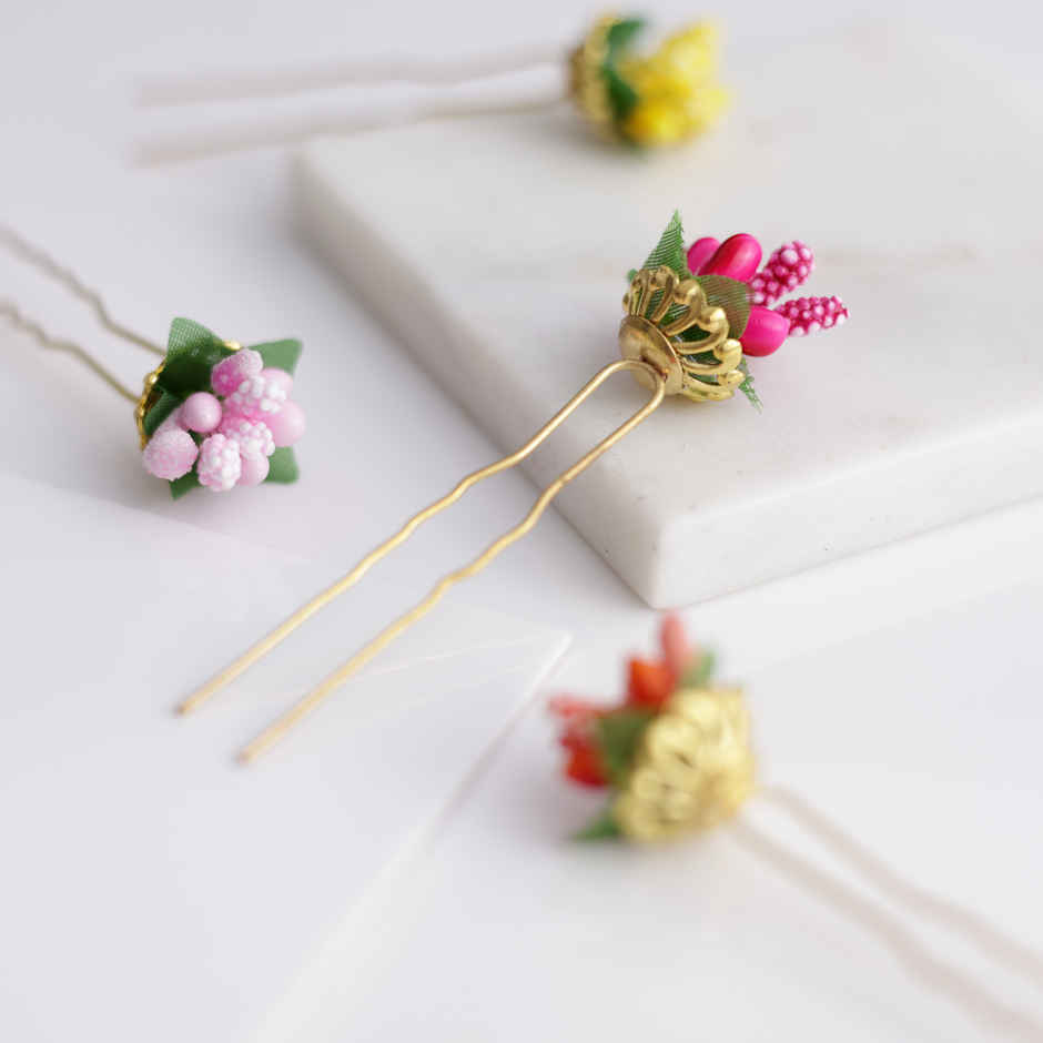 Oye Happy Flower Hair Pins ( Pack Of 5 )