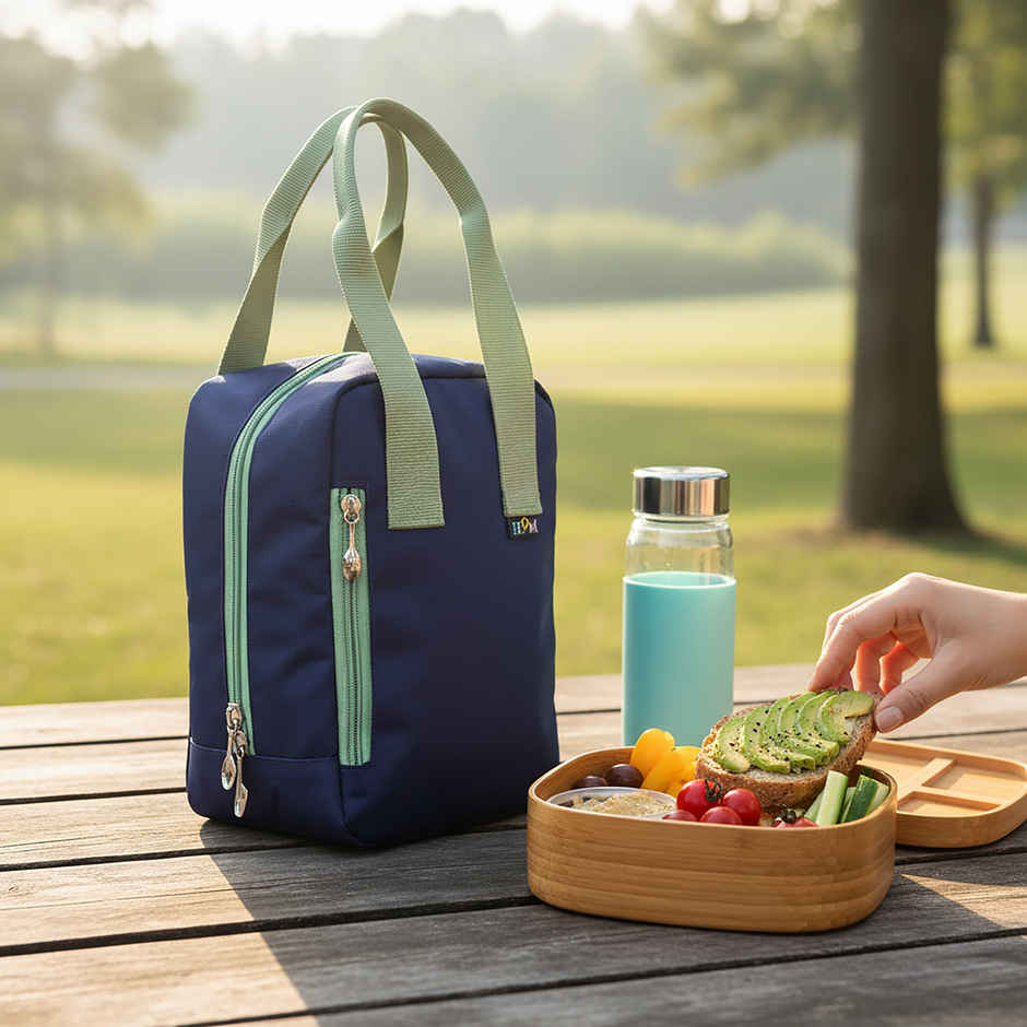 HOOM Solid Colour Lunch Bag with Met-PET Insulation & Front Pocket | Fresh and Warm for Longer