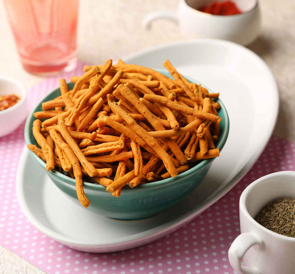 Namaskaram Tikha Gathiya