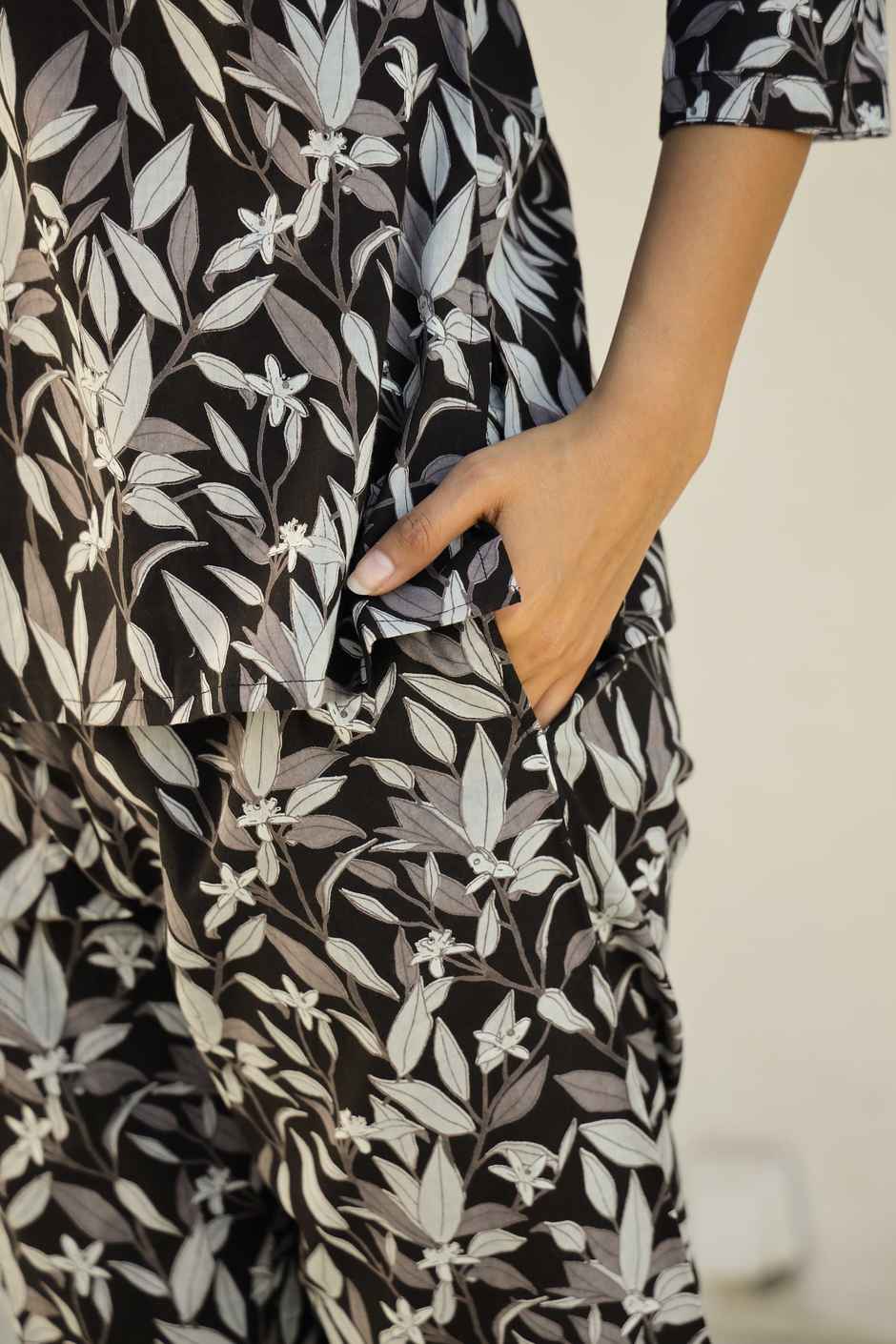 Sanskrutihomes Women Printed Pure Cotton Night Suit | Black - White | XL