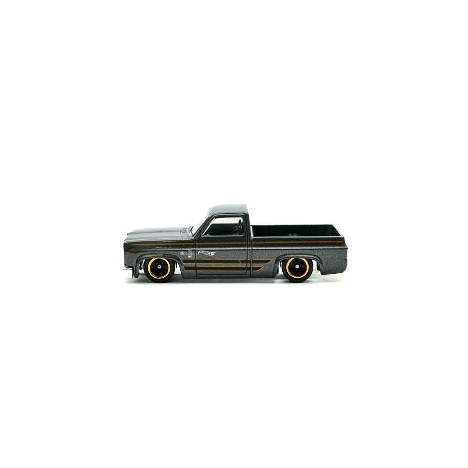 Hot Wheels HW 83 Chevy Silverado Toy Car