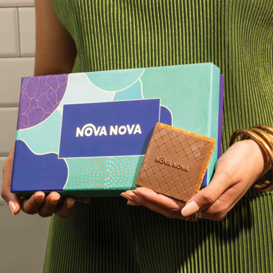 Nova Nova Nutty Waffle Cookies & Chocolates Gift Box