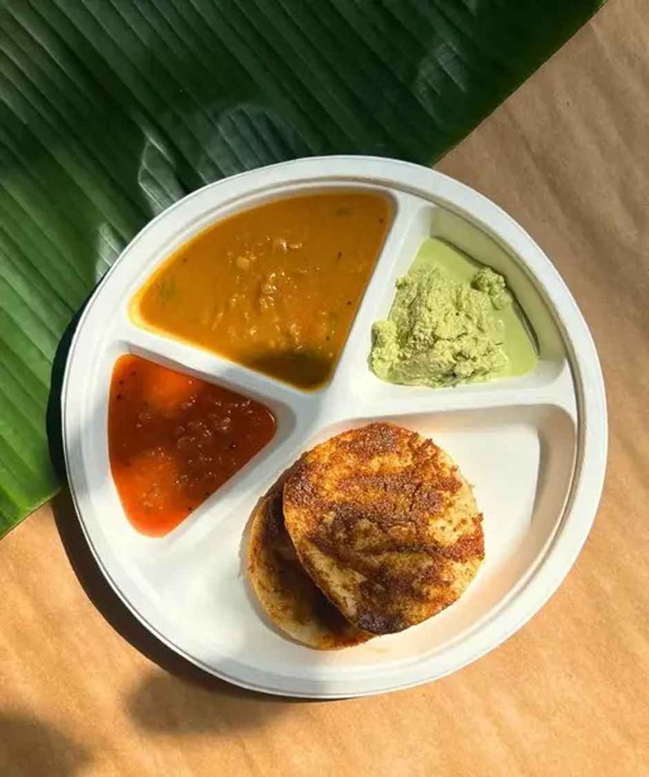 Ezee Disposable 11 Inch Bagasse Plates 4 Compartment