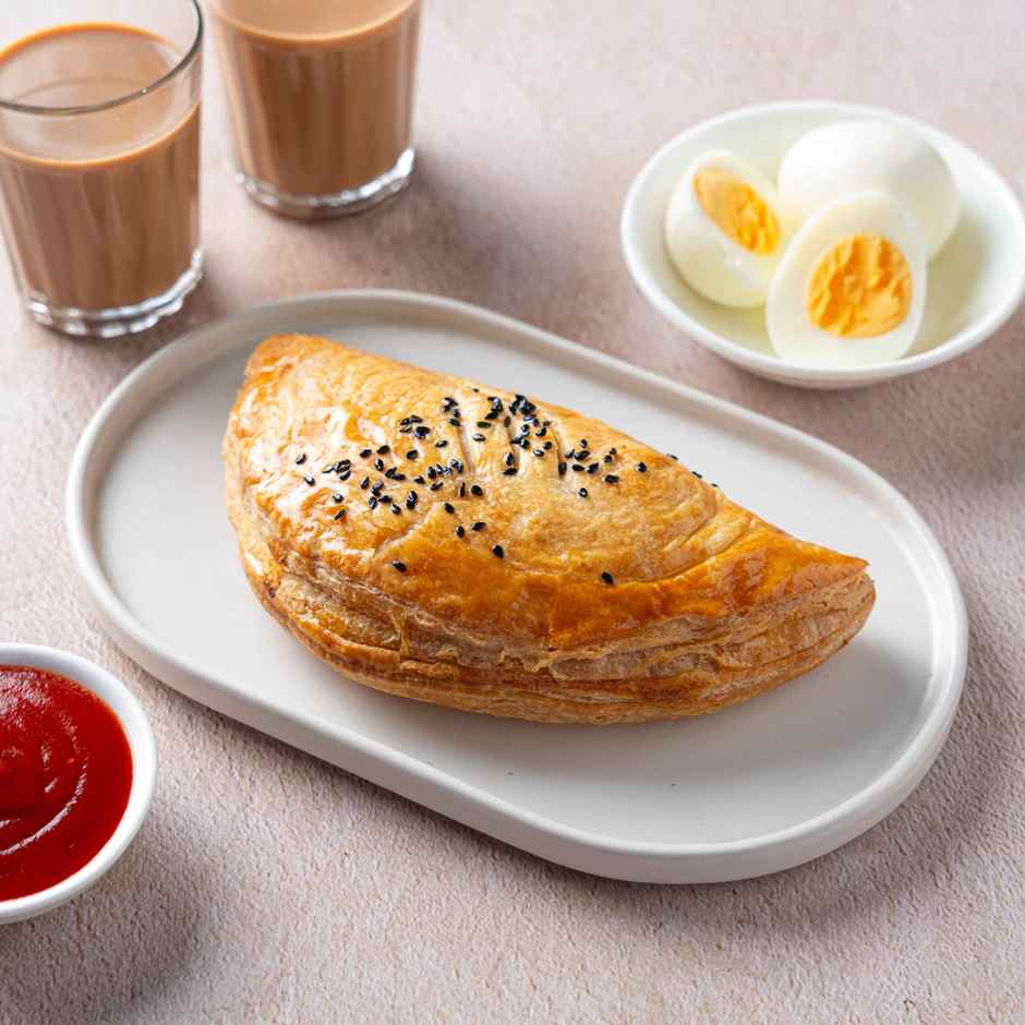 Masala Egg Puff Combo