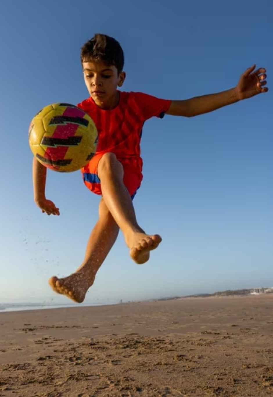 Decathlon | Kipsta Kids' Football Learning Ball Size 5 - Yellow Pink