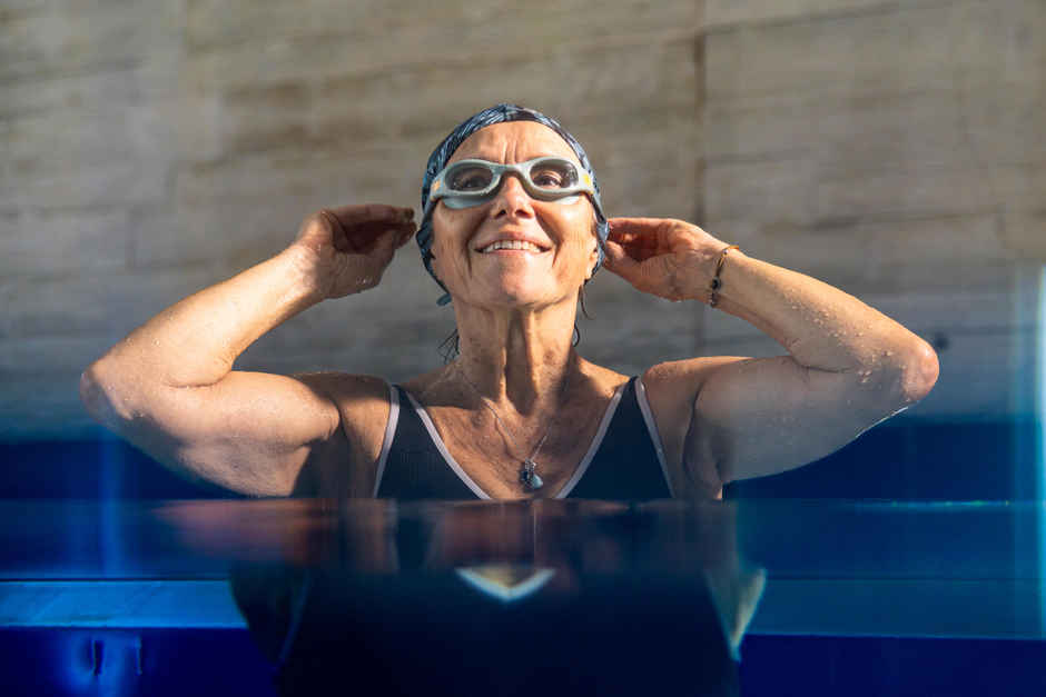 Decathlon Adult Clear Swimming Goggles | Grey