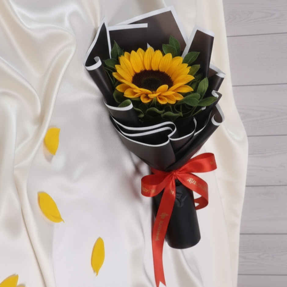 FlowerAura Classic Black Single Sunflower Bouquet