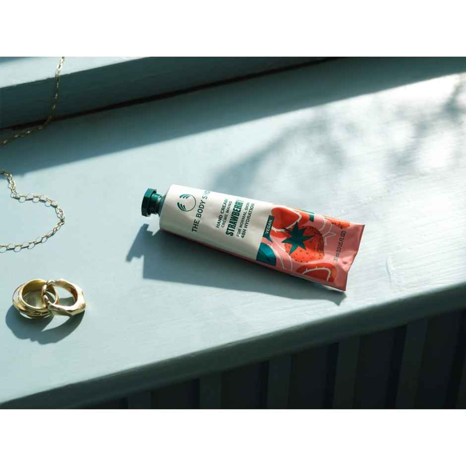 The Body Shop Hand Cream Strawberry A0X