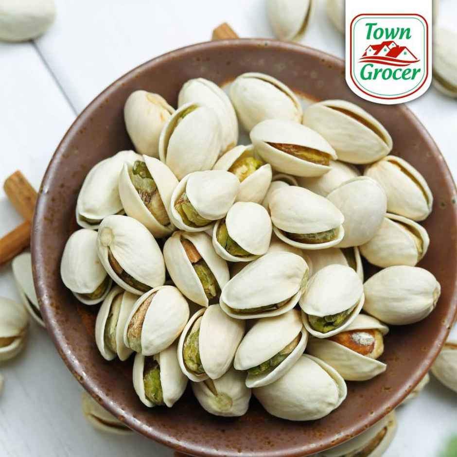 Town Grocer Whole Almonds (100g) & Town Grocer Whole Cashew W320 Premium (100g) & Town Grocer Salted Pistacheos (100g) & Town Grocer Kishmis/Raisins (100g) Combo