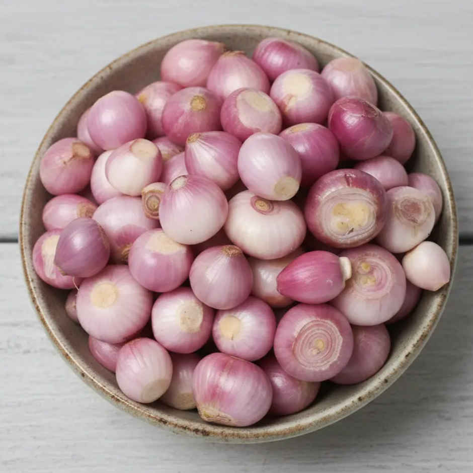Sambar Onion Peeled (Chinna Vengayam Urichadhu)