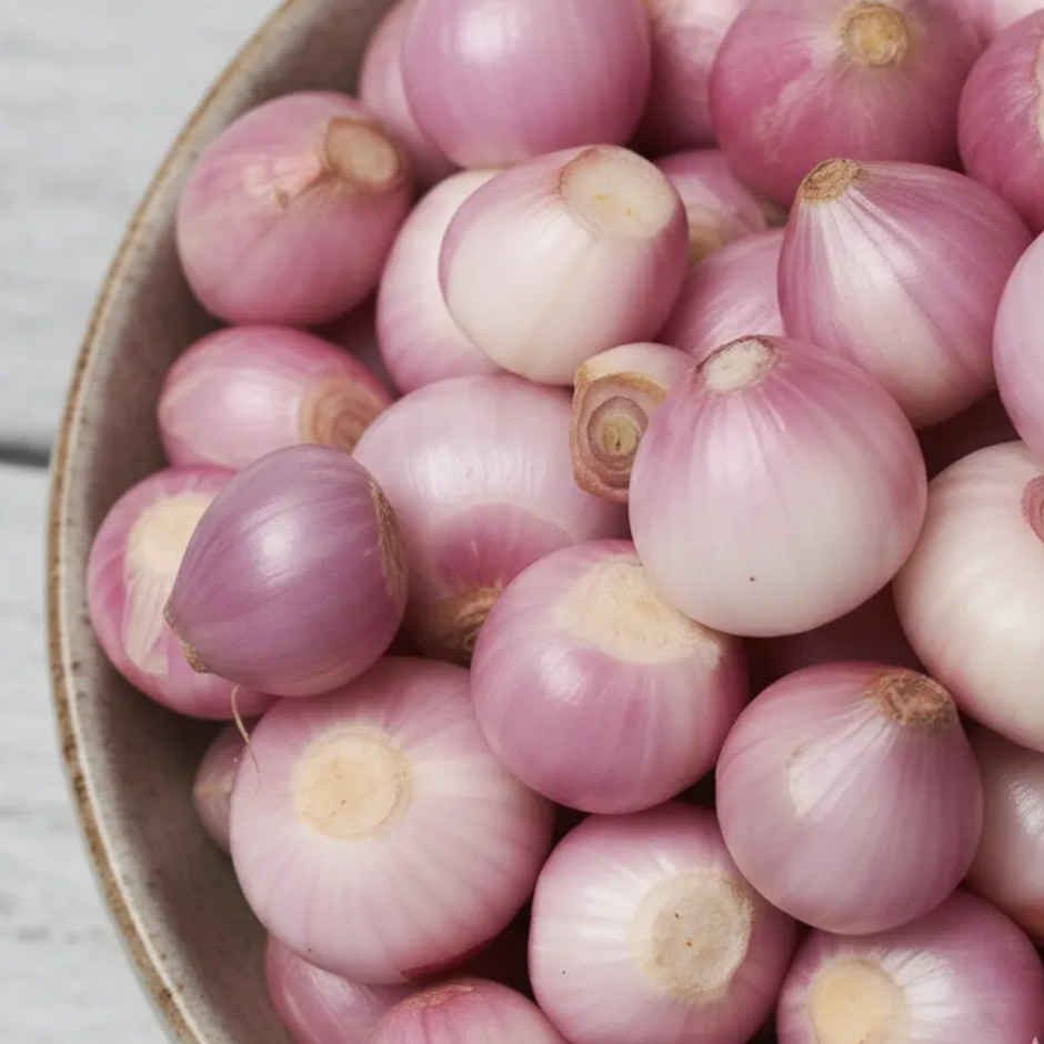 Sambar Onion Peeled (Chinna Vengayam Urichadhu)