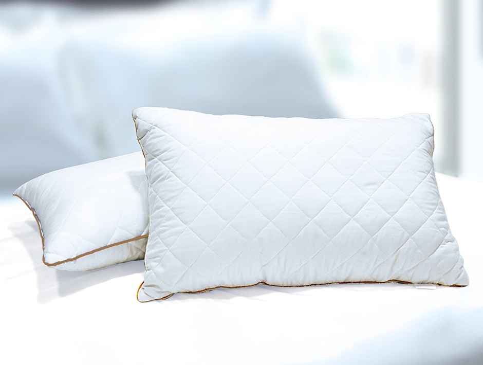 Spaces Quilted Pillow Set of 2 (17 x 27 inch / 43 x 69 cm) - White