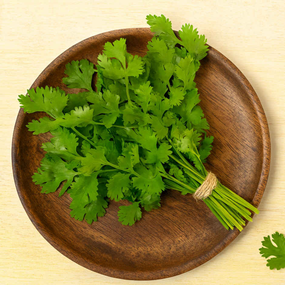 Eggoz Nutrition Protein Rich Farm Fresh White Eggs (10pc) & Residue Free Coriander (100g) Combo