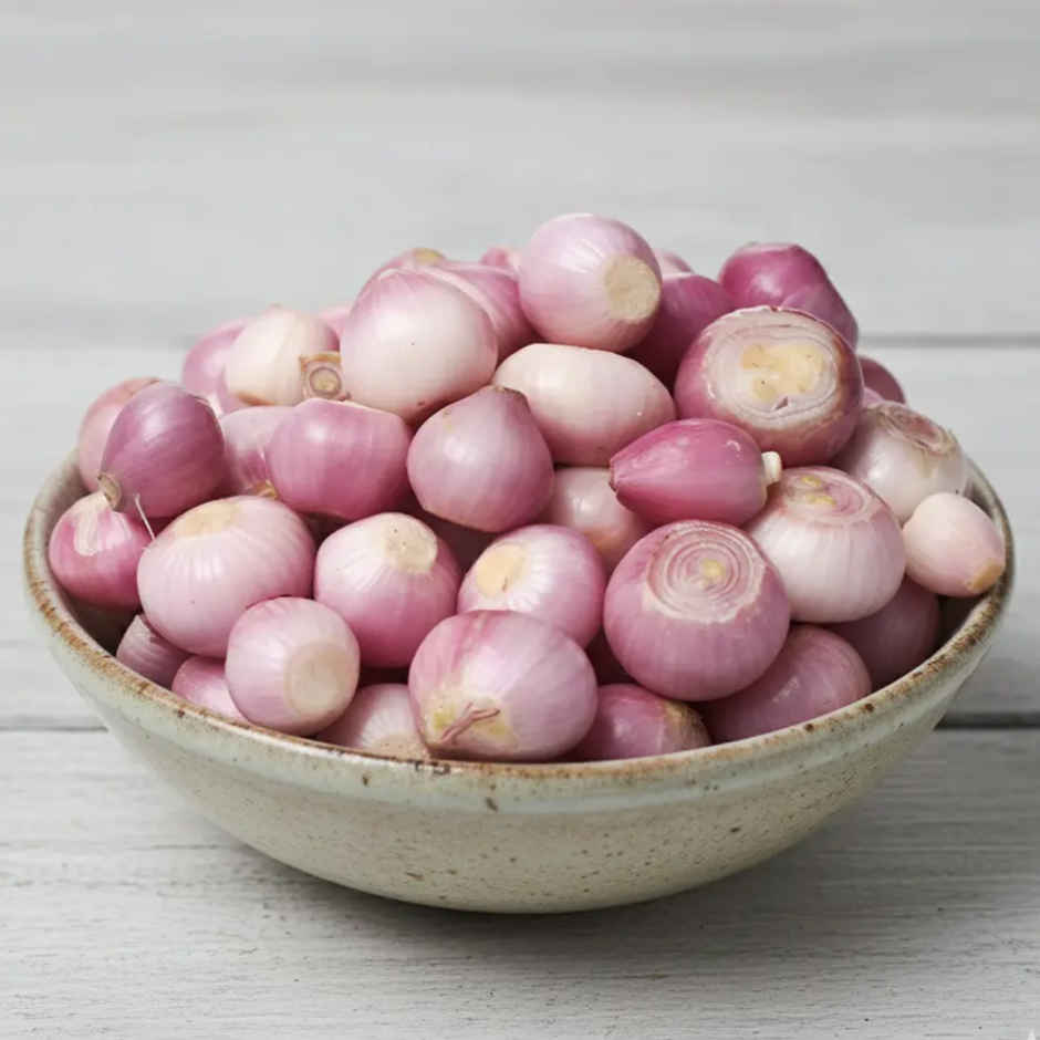 Sambar Onion Peeled (Chinna Vengayam Urichadhu)