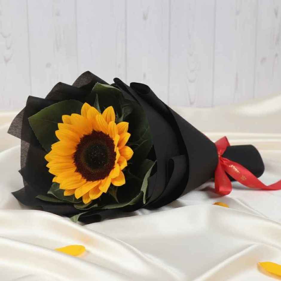 FlowerAura Classic Black Single Sunflower Bouquet