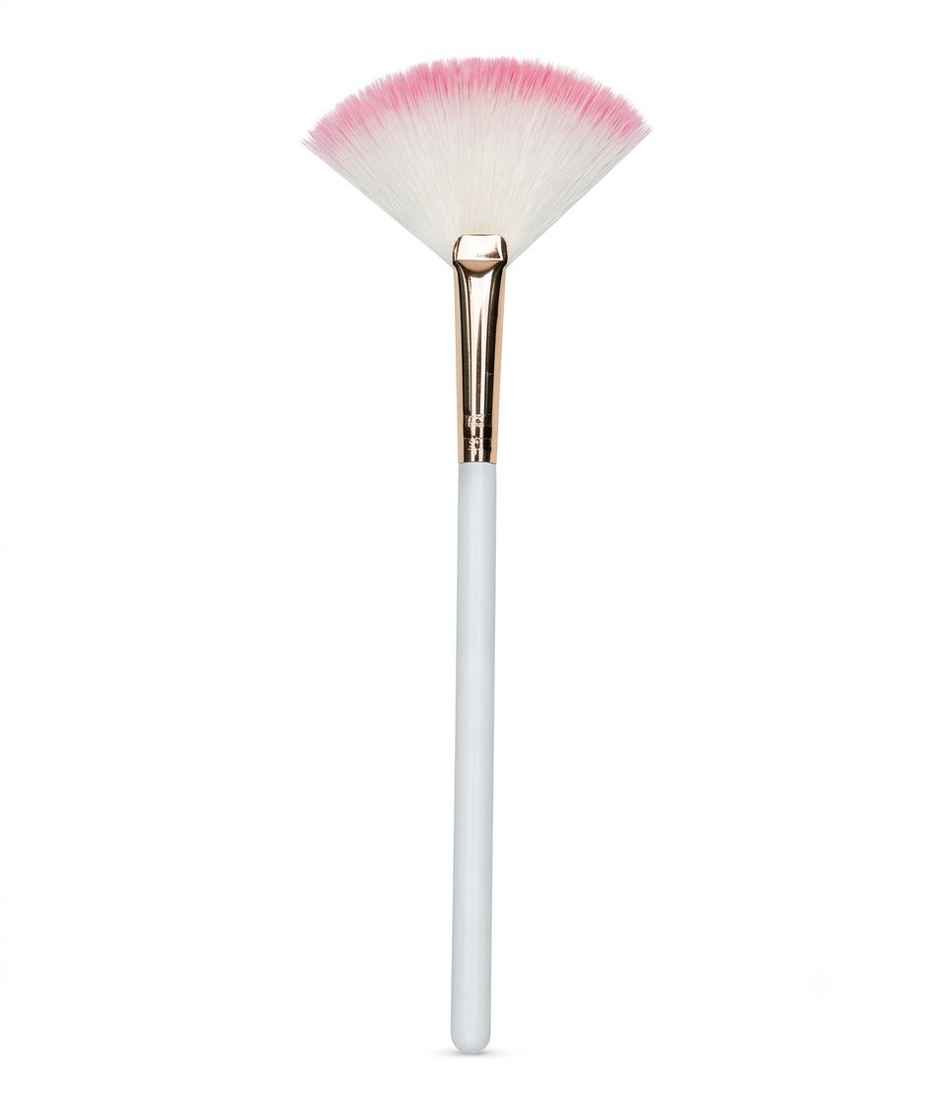 Beautiliss Fan Brush for Highlighter Blush and Finishing Powder