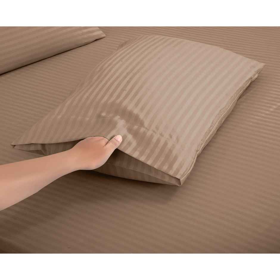 Florida Blaze Bedsheet for King Size Bed with Pillow Covers and Made of Poly-Cotton 300 TC Brown