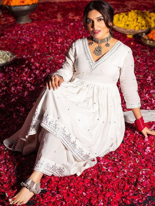 Ishin Women's Kurta Set Ethnic Flared Cotton with Dupatta | Off White - XL