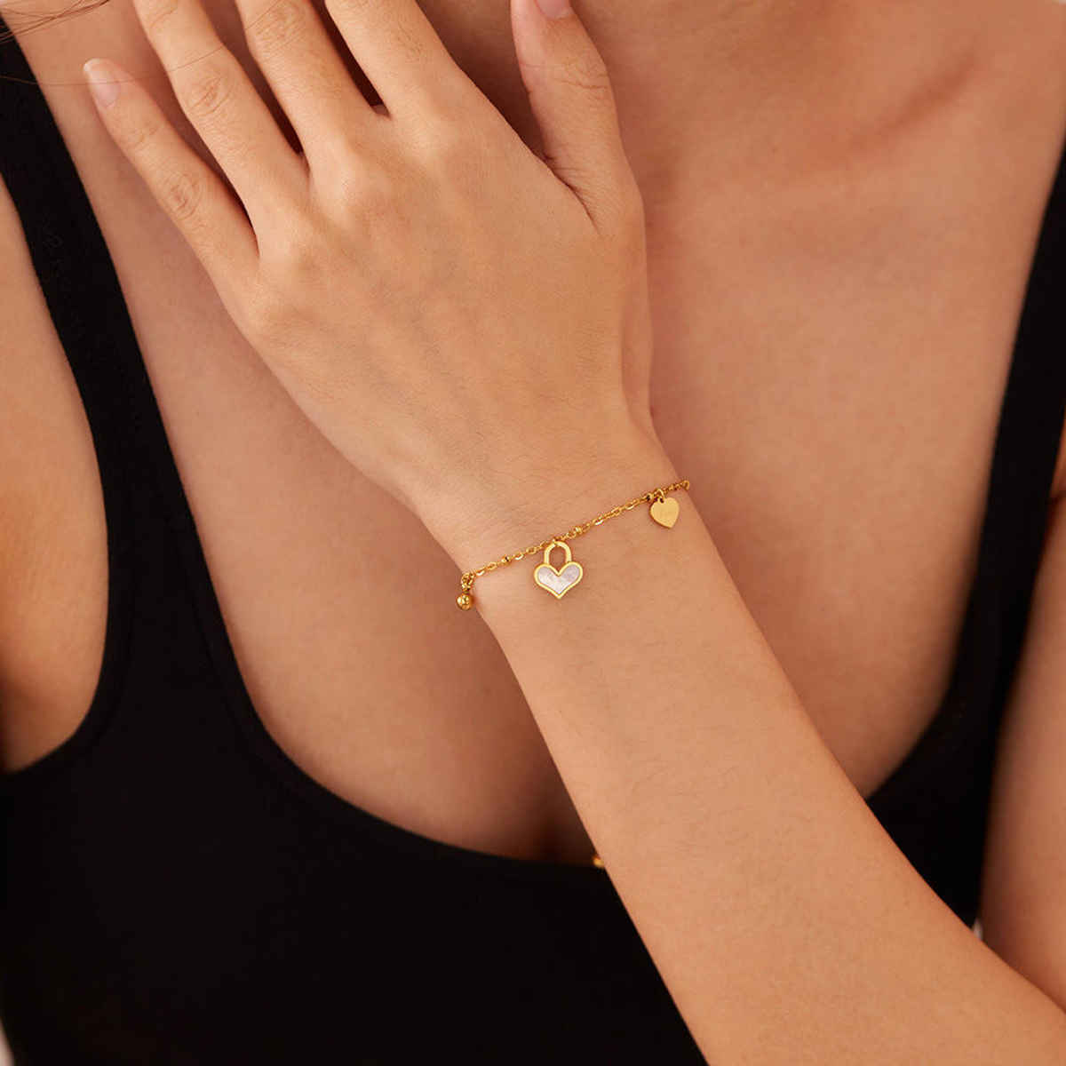 Beautynx Golden Heart Dangle Bracelet | BNX-BR-0007 - Gold