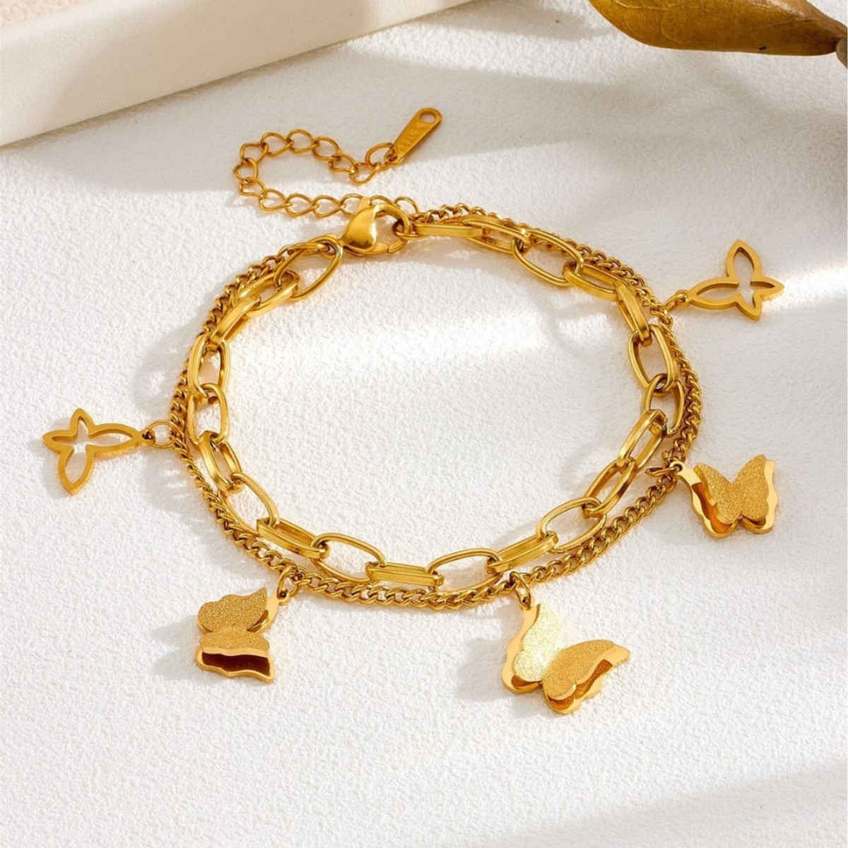 Estailo Fashion Monarch Charm Bracelet | Gold