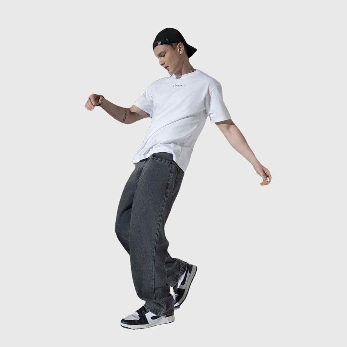 Hubberholme Men's Relaxed Fit Clean Look Light Fade Jeans | Charcoal - 34