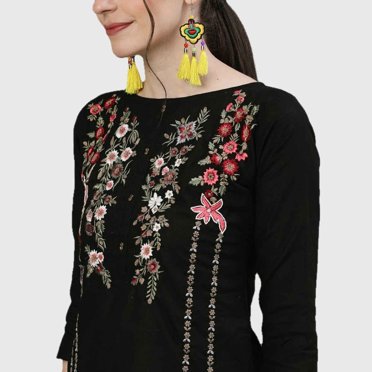Ishin Women's Kurta Set Embroidered with Trousers | Black Off-White - L