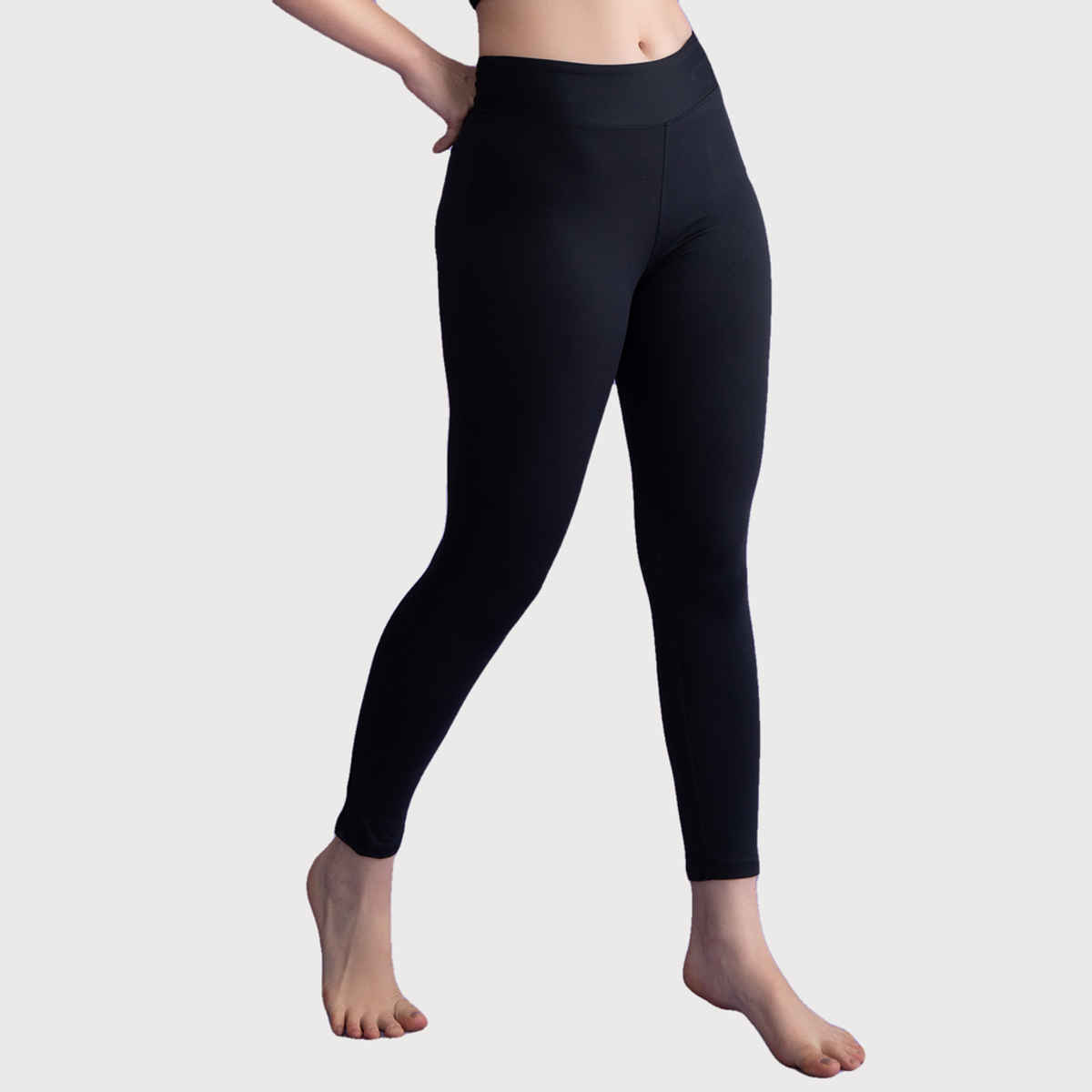 Clovia Snug Fit Active Ankle-Length Tights (Black - M)