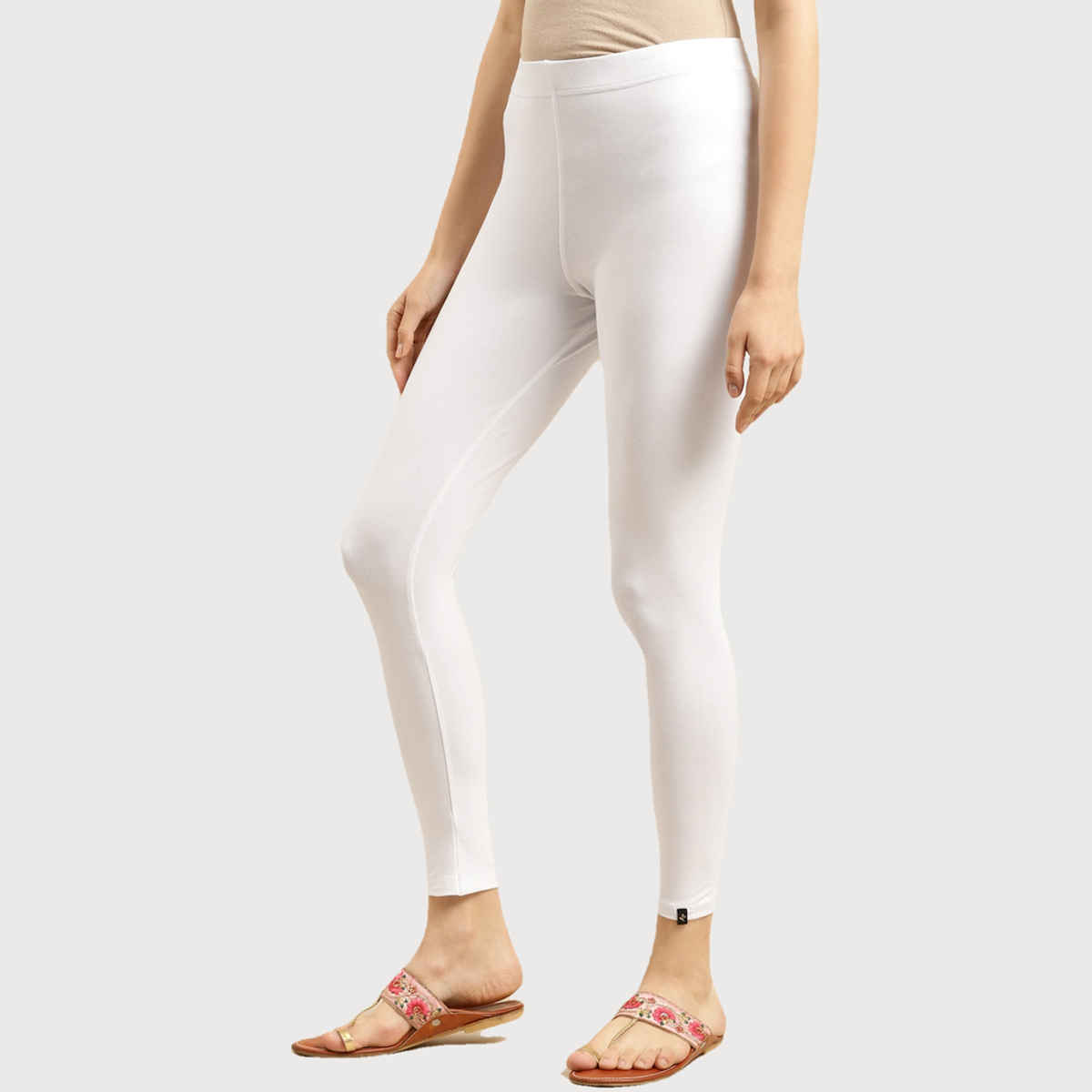 Rangita Women s White Cotton Solid Ankle Length Legging | M