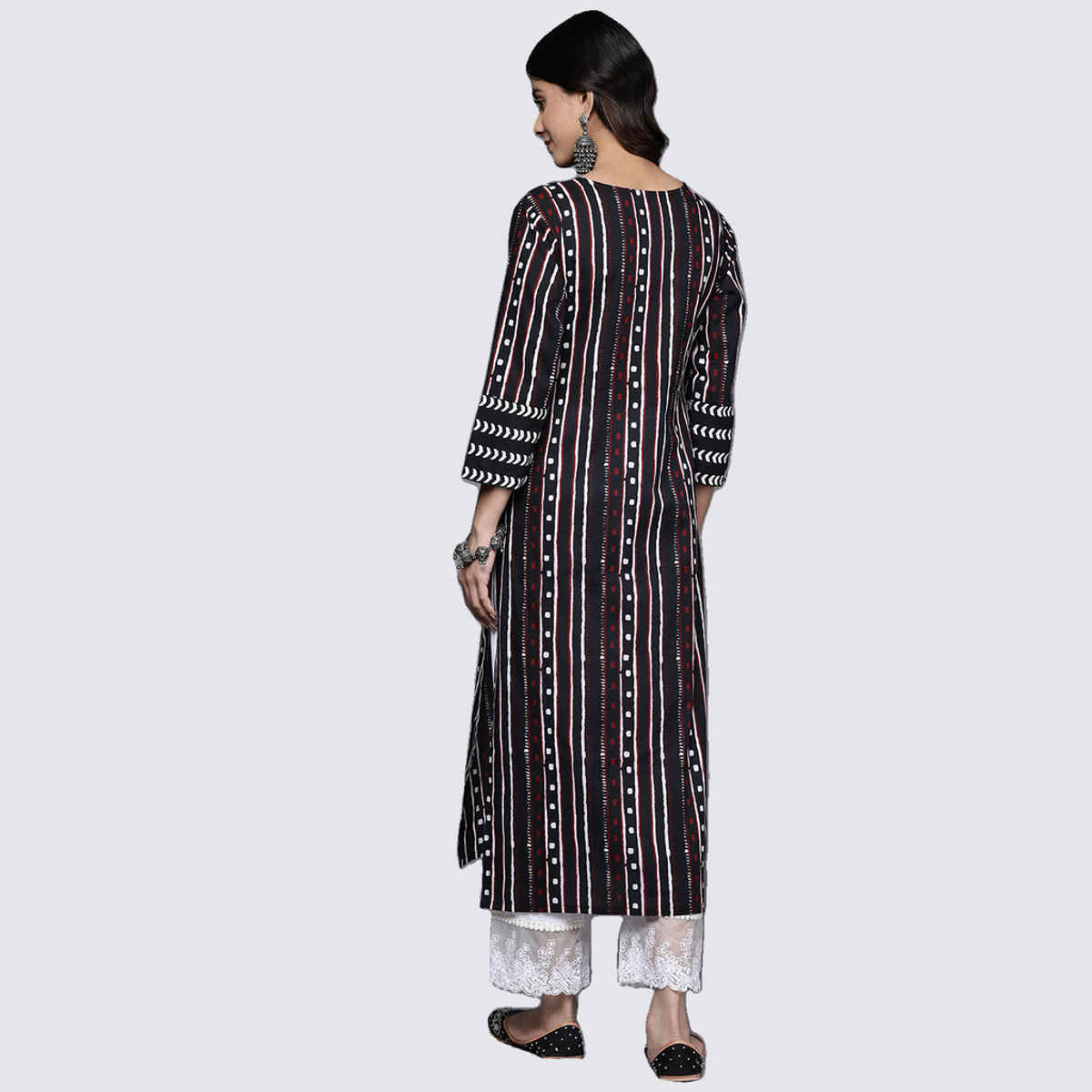 Varanga Women's Straight Kurta with Three-Quarter Sleeve | Black - L