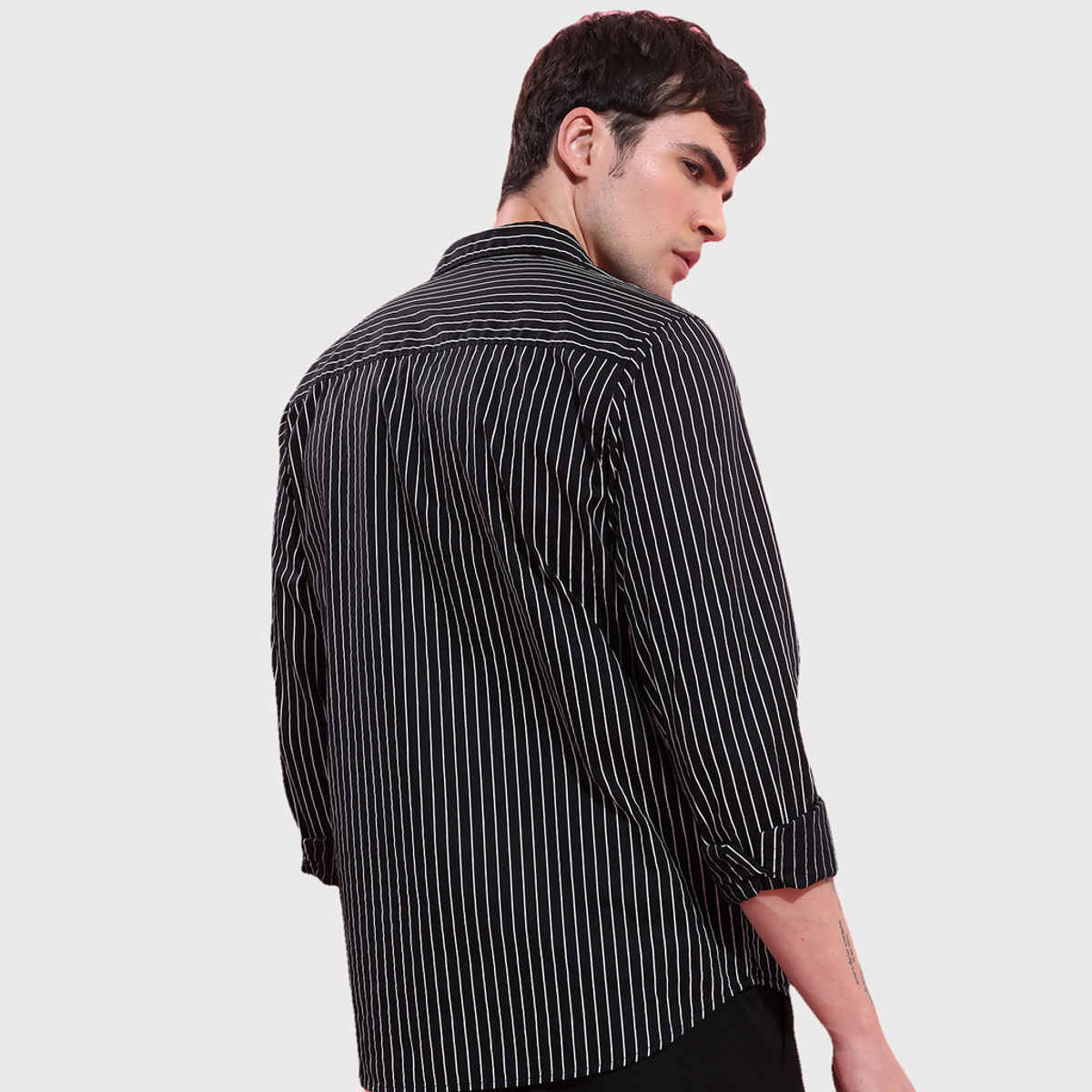 HIGHLANDER Striped Spread Collar Slim Fit Cotton Casual Shirt | Black - XL
