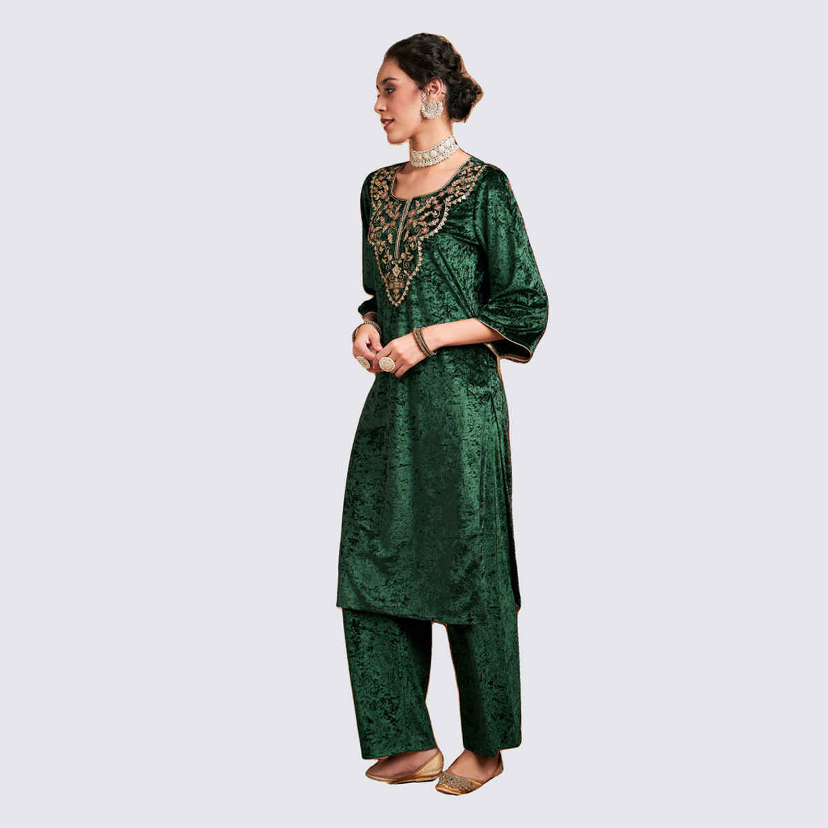 Shae by SASSAFRAS Women's Velvet Embroidered Straight Kurta | Green - M