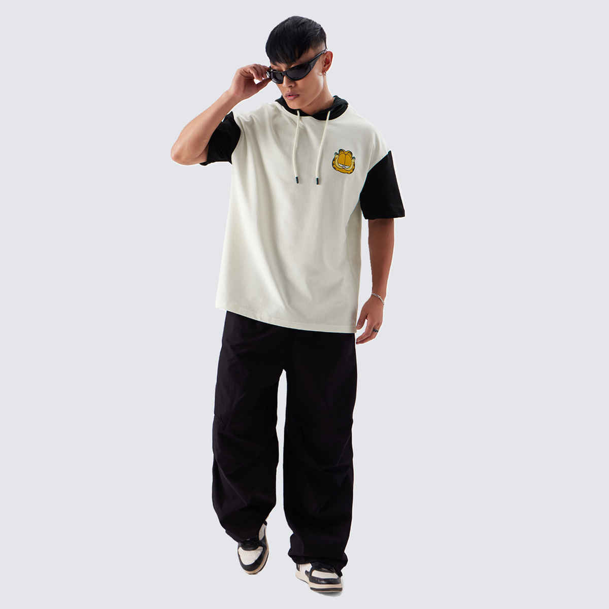 The Souled Store Men's Oversized Garfield- Guarding Me | Hooded T-shirts | MulticolorXL