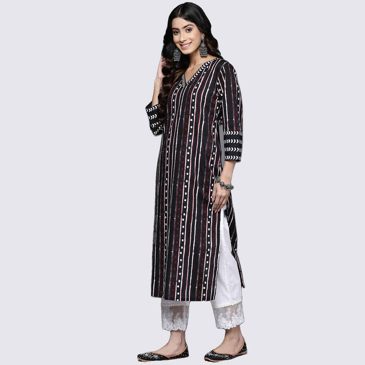 Varanga Women's Straight Kurta with Three-Quarter Sleeve | Black - L