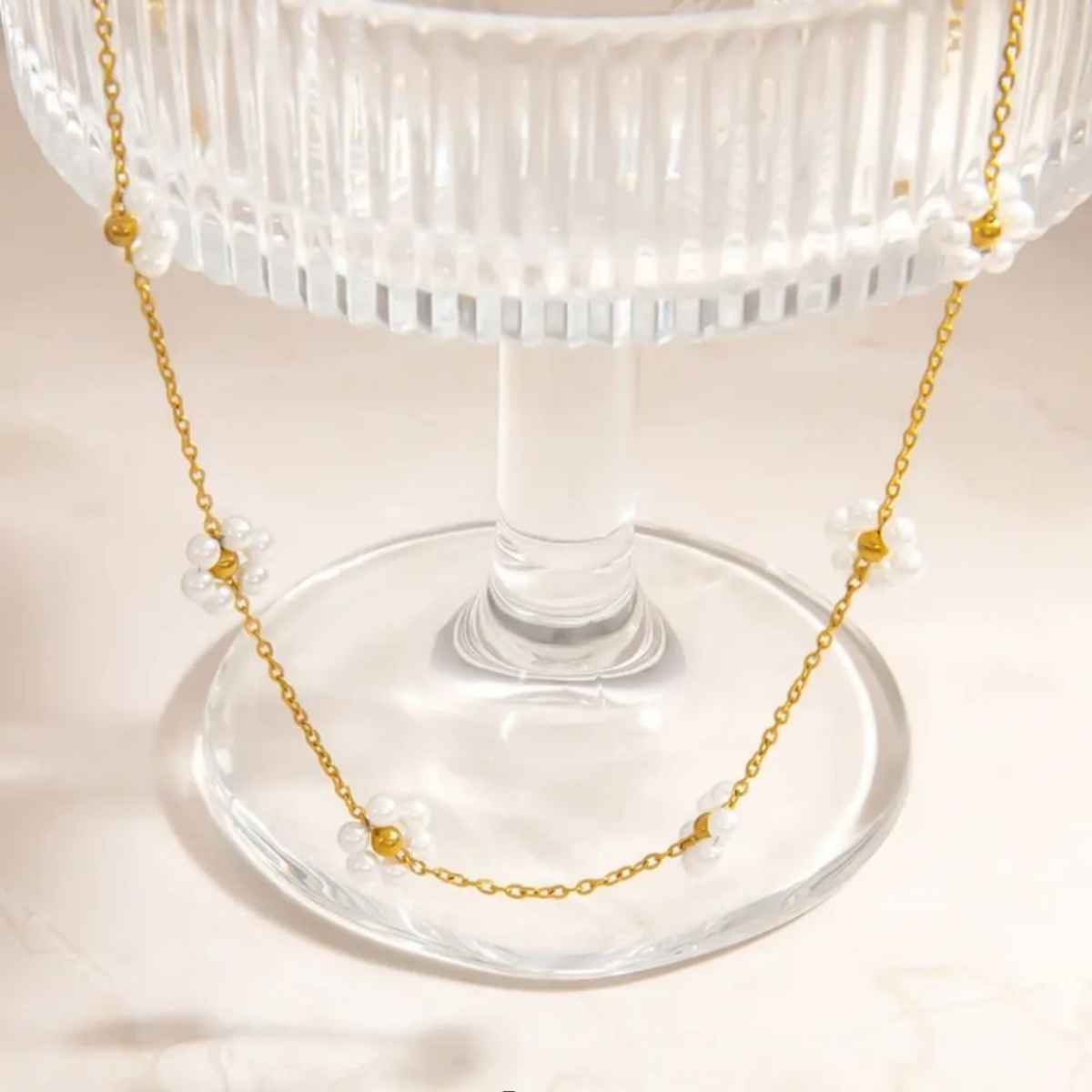 Estailo Fashion Pearl Blossom Necklace | N0001490 | Gold