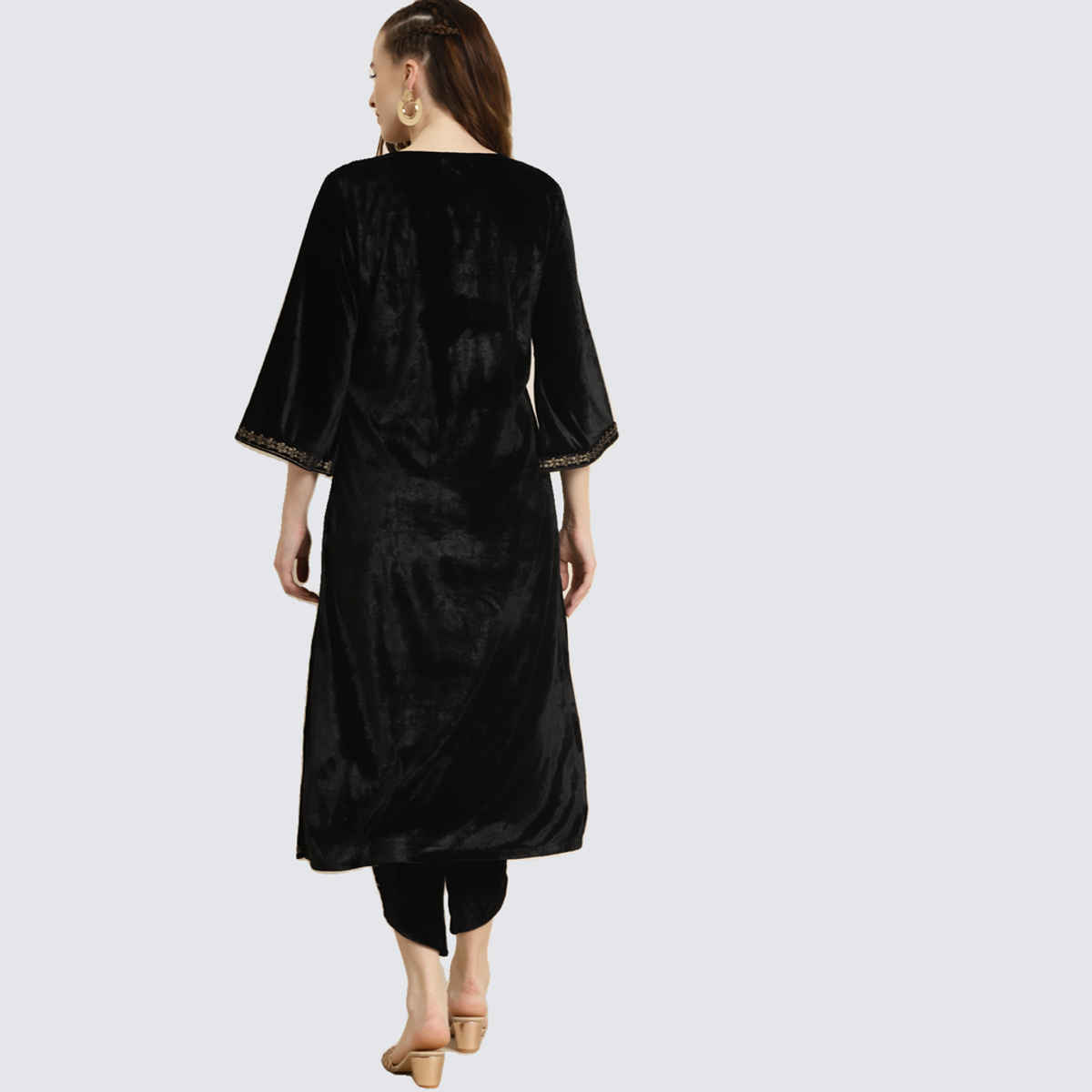 Shae by SASSAFRAS Women's Velvet Bodice Zari Embroidered Kurta | Black - M