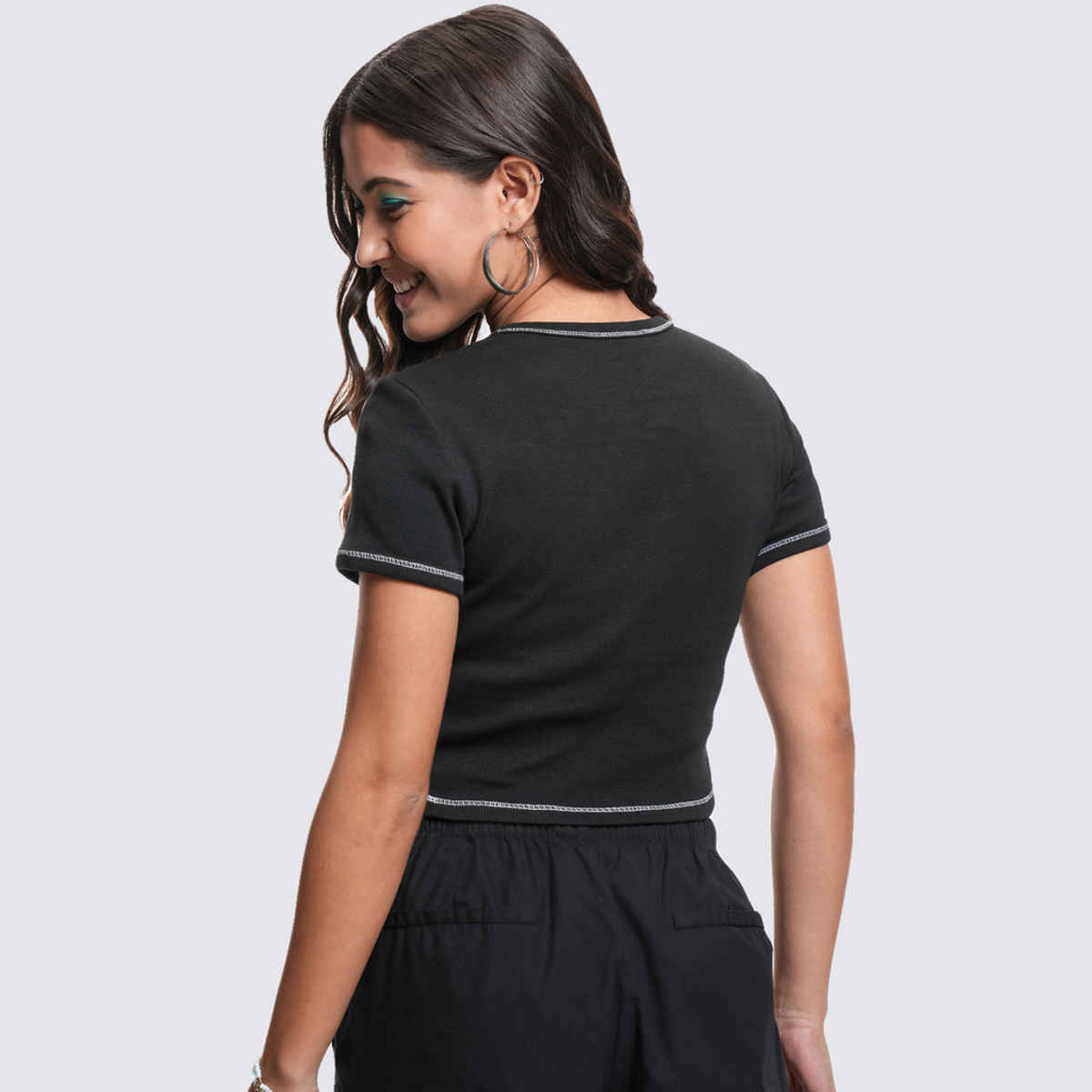 Tokyo Talkies Disney Women's Mickey & Minnie Printed Crop T-shirt | Black - XL