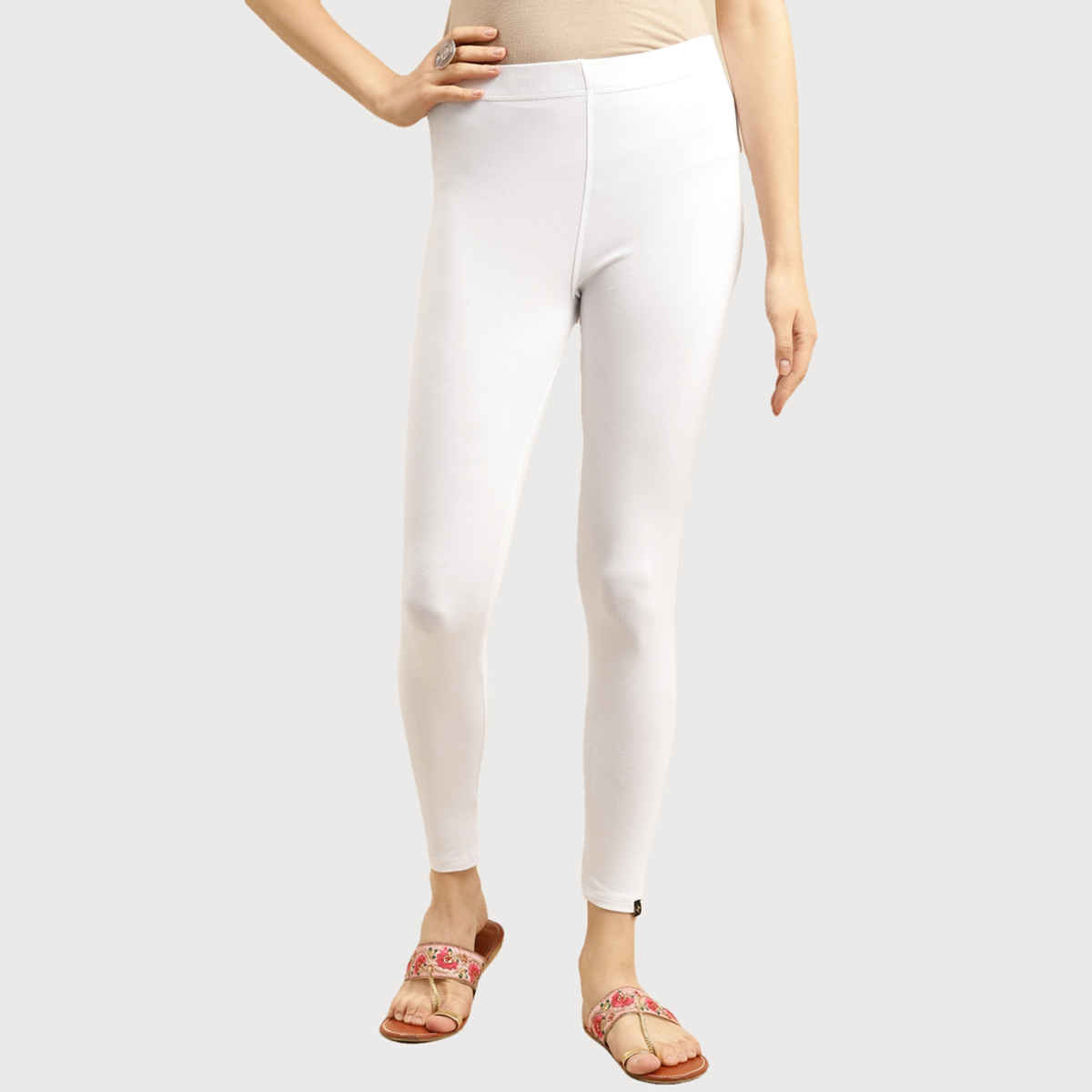 Rangita Women s White Cotton Solid Ankle Length Legging | M