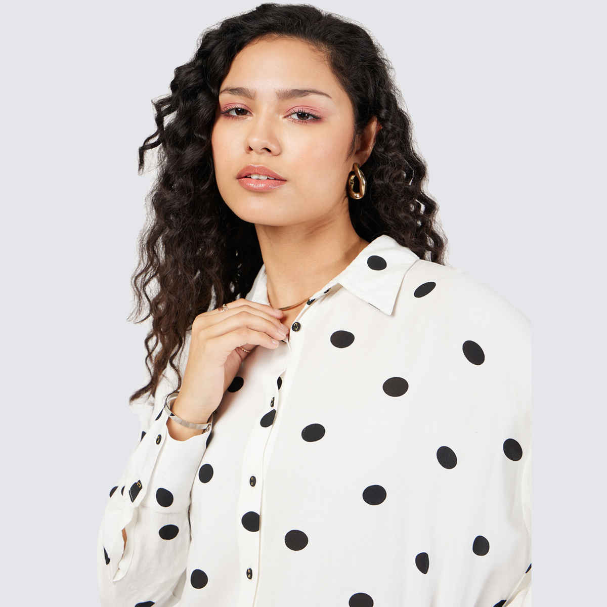 SASSAFRAS Women's Polka Dot Oversize Shirt | White - M