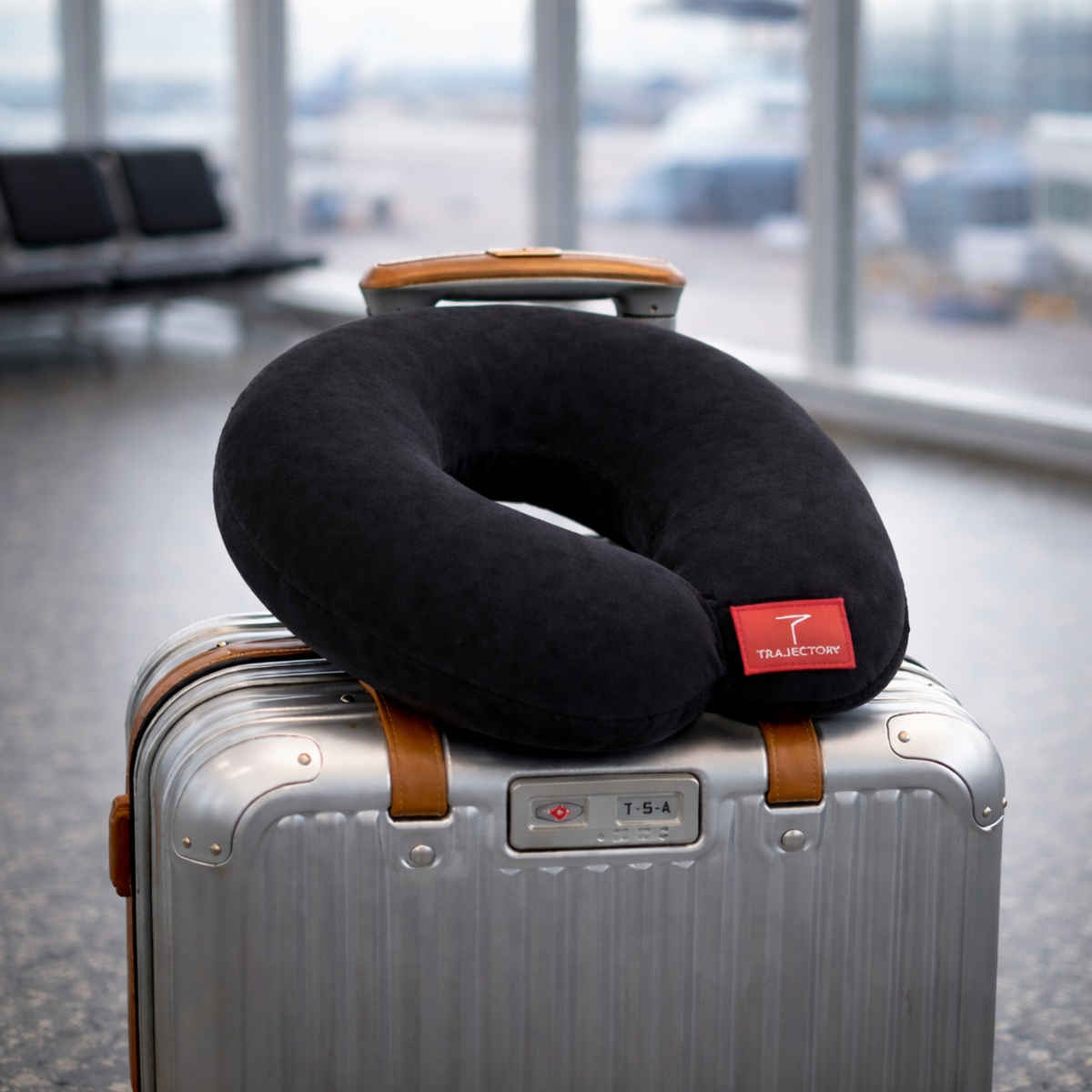 Trajectory Unisex Solid Polyester Neck Pillow | Black - One Size