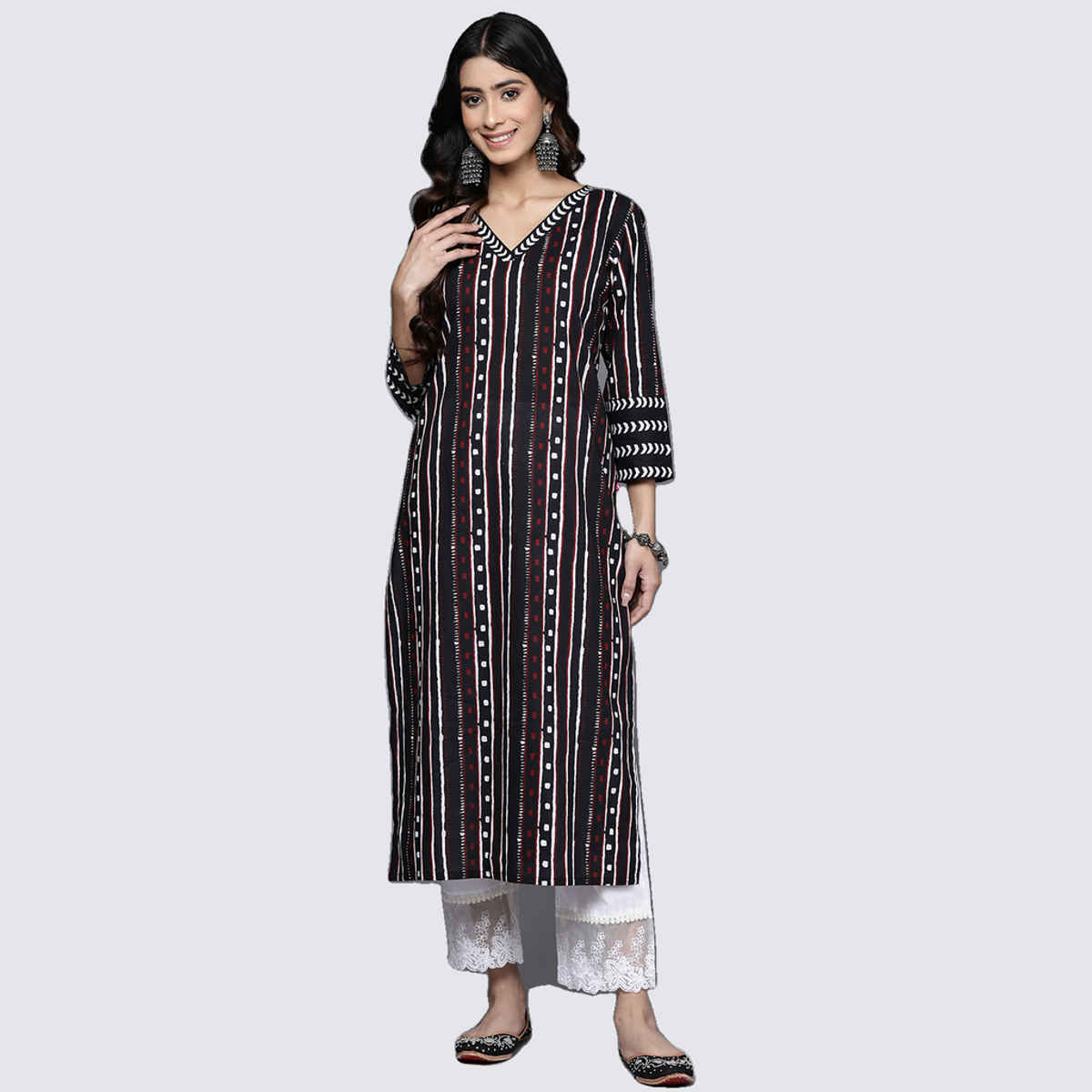 Varanga Women's Straight Kurta with Three-Quarter Sleeve | Black - L