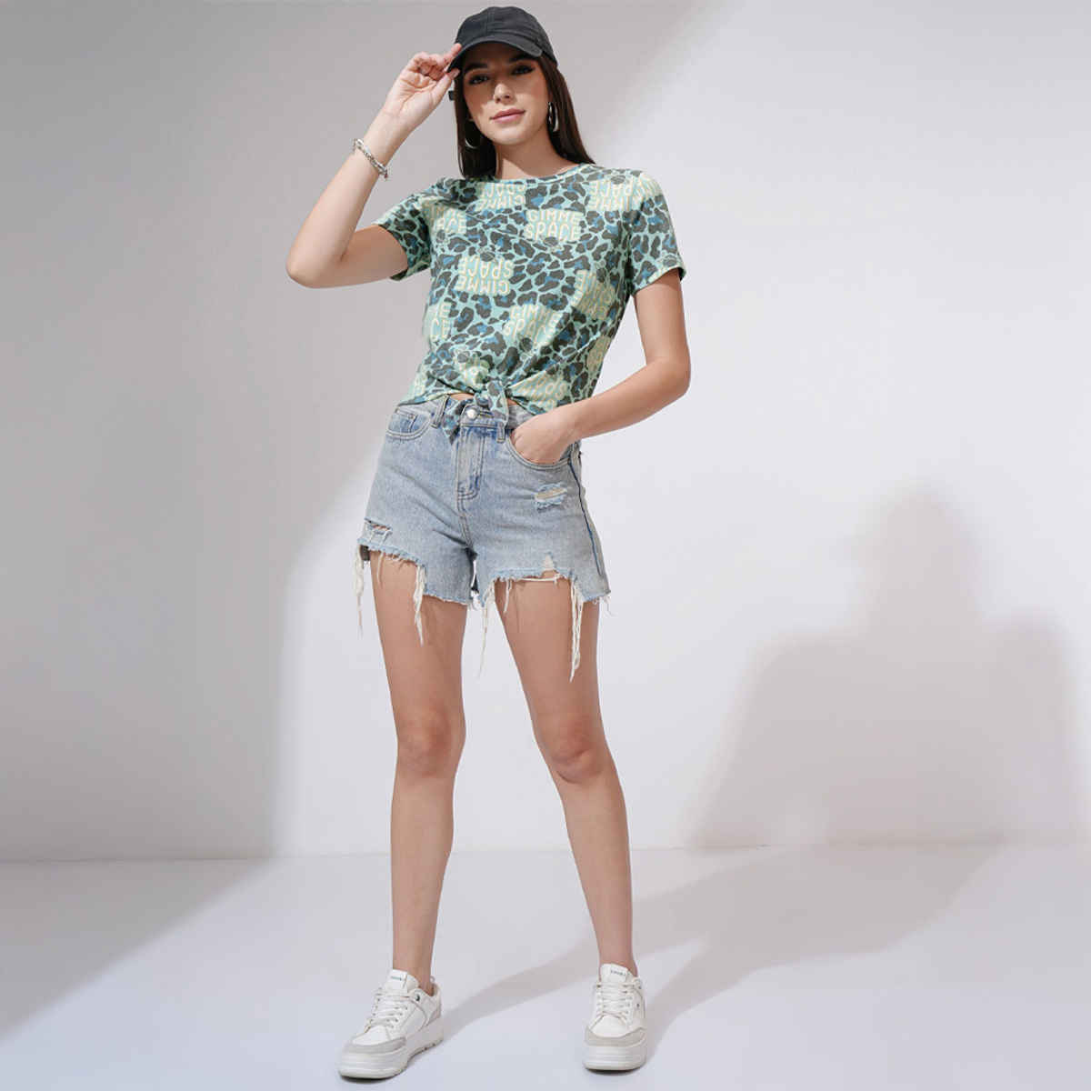 Tokyo Talkies Women's Multi Printed Cropped Front Tie Up T-shirt | Teal - L