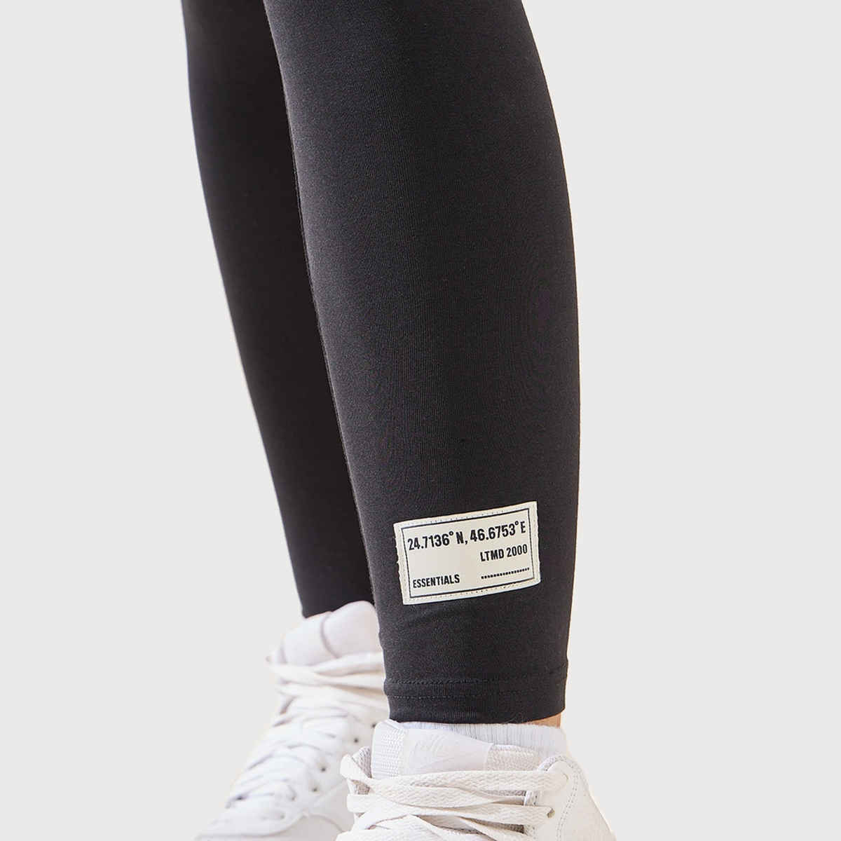 Styli Women's Ankle Length Leggings with Badge Detail | Black - XXL