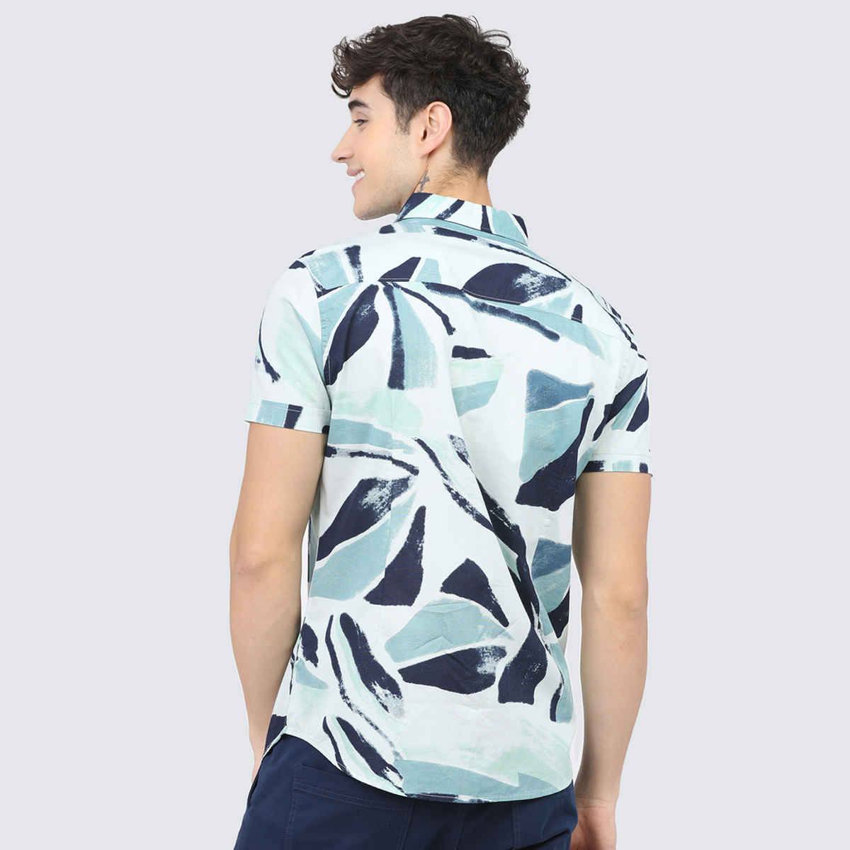 Highlander Men's Slim Fit Abstract Shirts | White & Blue - XL