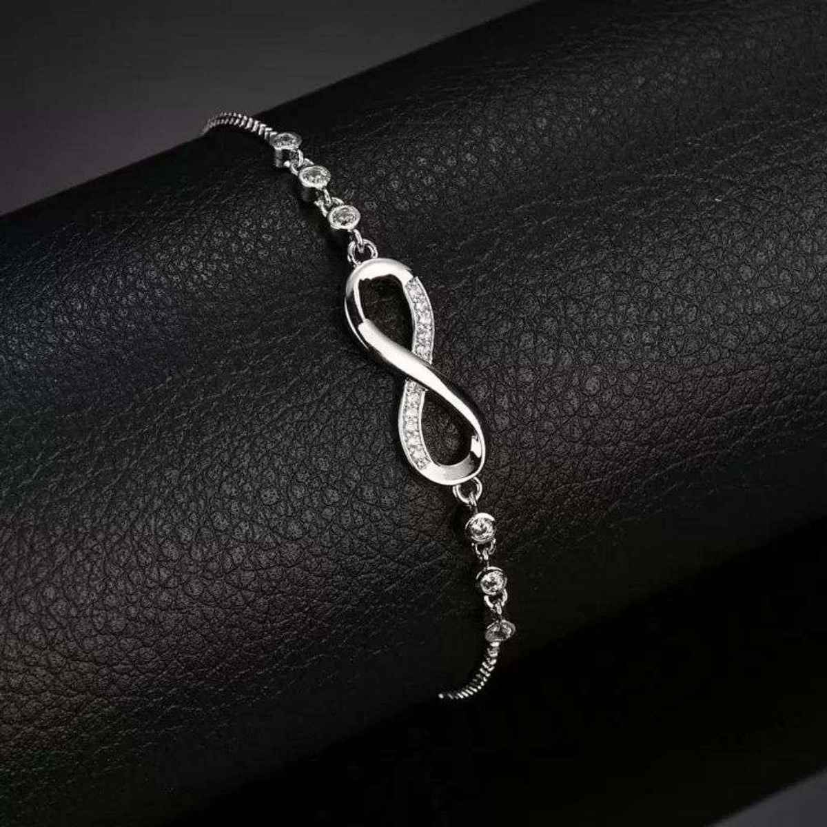 Estailo Fashion Bling Blogger Infinity Bracelet | Silver