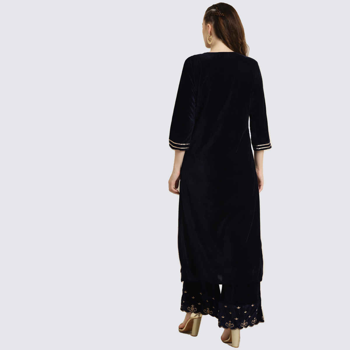 Shae by SASSAFRAS Women's Velvet Hem Zari Embroidered Kurta | Navy Blue - L