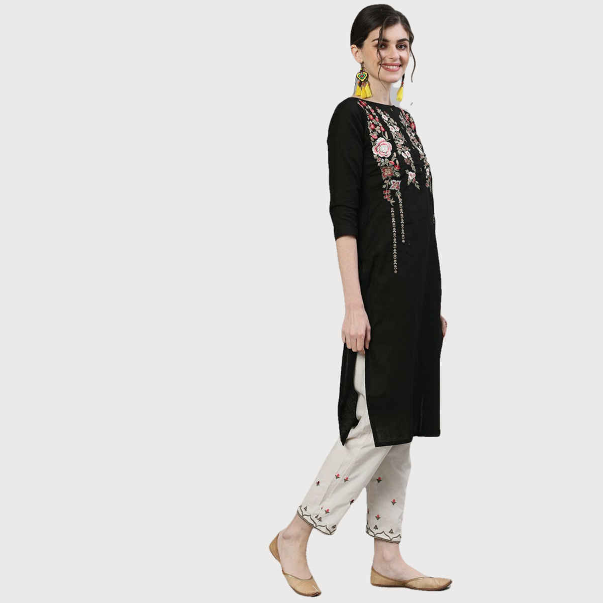 Ishin Women's Kurta Set Embroidered with Trousers | Black Off-White - L