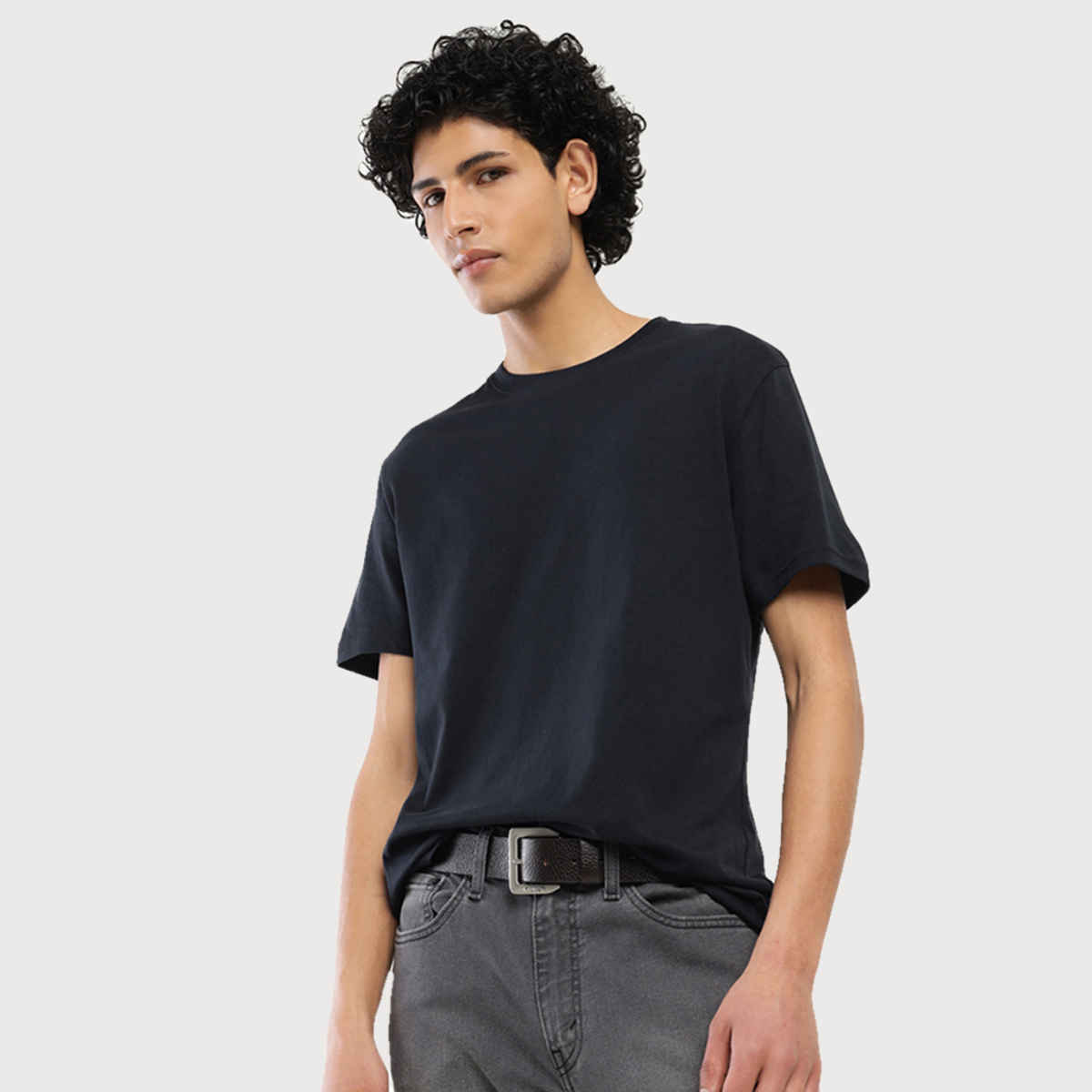 Levi's Men's 100% BCI Cotton Round Neck T-shirt | Navy Blue - S